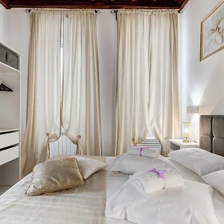 Campo Dei Fiori Royal Orchid Apartment